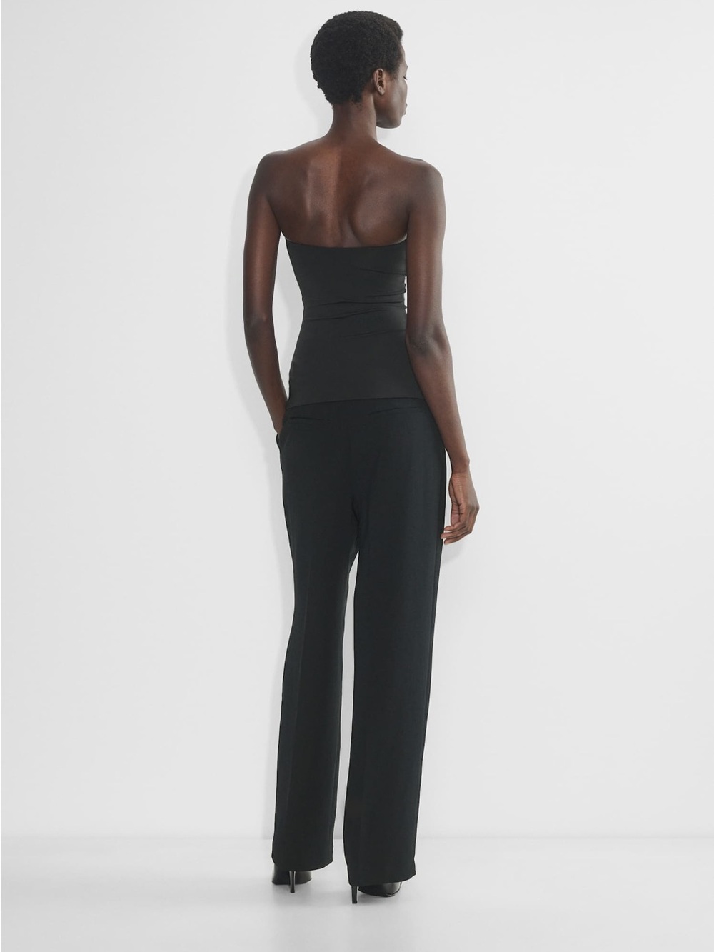 Aritzia Original Contour Hip Tube Top in black, size small - Picture 4 of 5